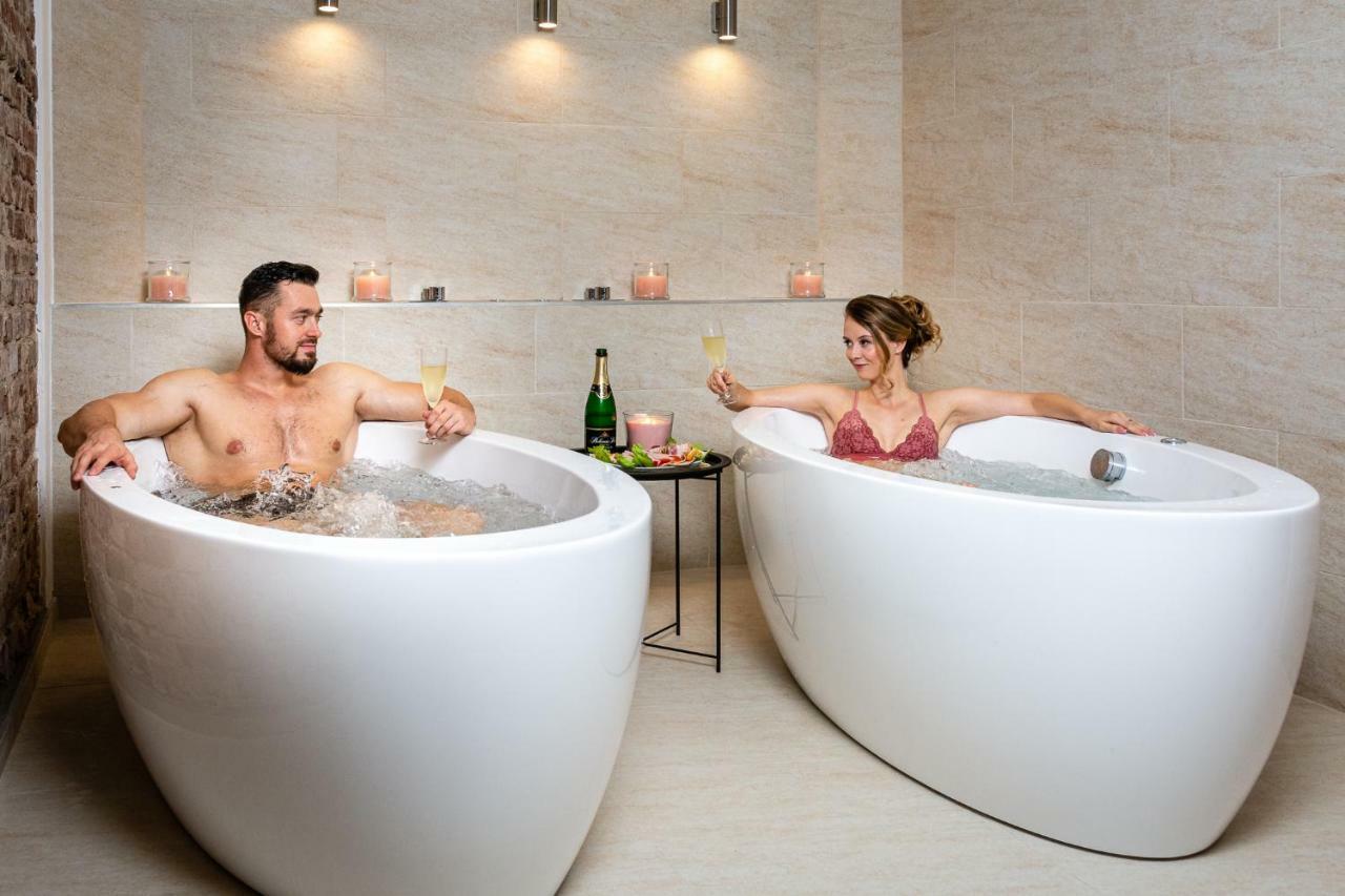 Dvur Stran & Wellness 호텔 카를로비바리 외부 사진